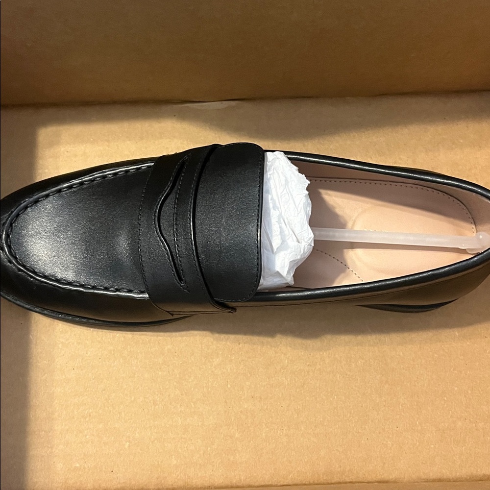 Cole Haan Women's Stassi Black Leather Penny Loafers NWOT size 8 - Picture 4 of 10